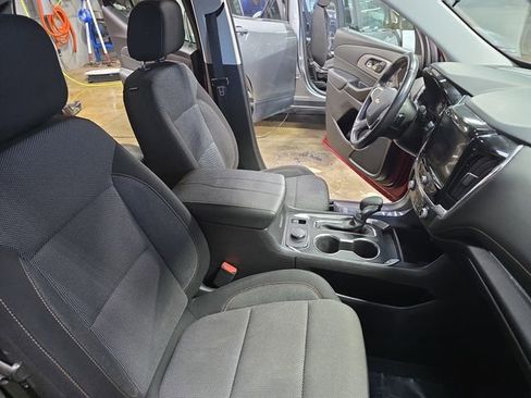 Used 2021 Chevrolet Traverse LT image 10