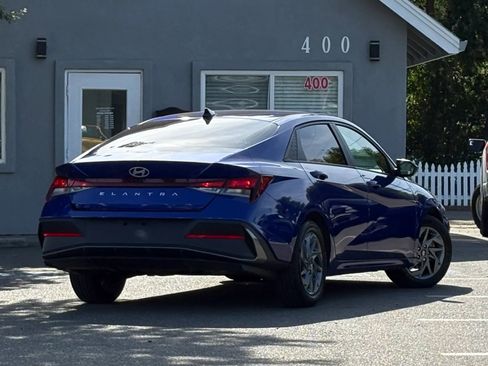 Used 2024 Hyundai Elantra SEL FWD image 5