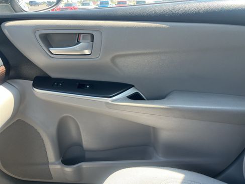 Used 2016 Toyota Camry LE FWD image 14