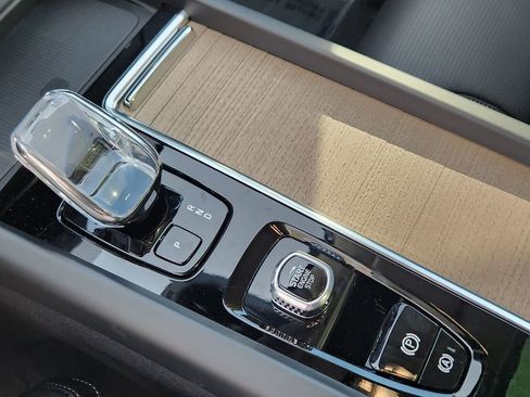 New 2026 Volvo XC60 B5 Ultra w/ Climate Package image 10