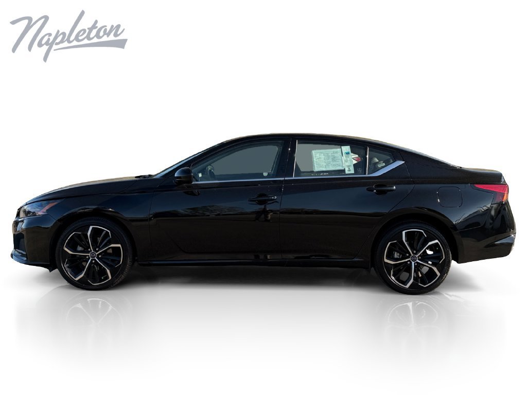 Used 2025 Nissan Altima 2.5 SR AWD/4WD image 2