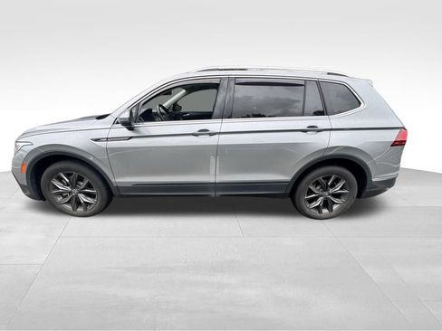 Used 2022 Volkswagen Tiguan SE AWD/4WD image 2