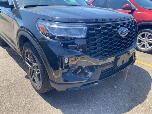 Used 2025 Ford Explorer ST-Line w/ ST-Line Street Pack AWD/4WD image 5