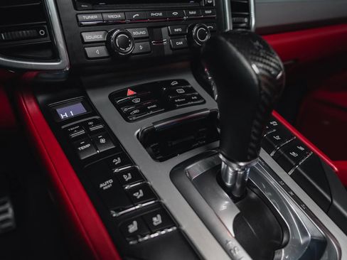 Used 2015 Porsche Cayenne Turbo image 72