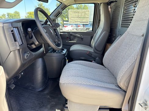 New 2025 GMC Savana 2500 w/ Driver Convenience Package RWD image 27