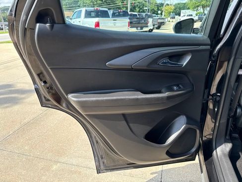 Used 2021 Chevrolet TrailBlazer LS w/ LPO, Blackout Package FWD image 35