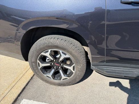 Used 2025 GMC Yukon XL AT4 image 4