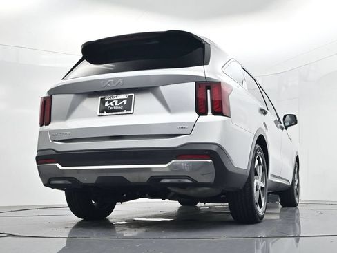 Certified 2025 Kia Sorento EX w/ EX Panoramic Sunroof Package AWD/4WD image 51