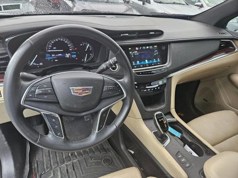 Used 2017 Cadillac XT5 Luxury w/ Driver Awareness Package AWD/4WD image 9