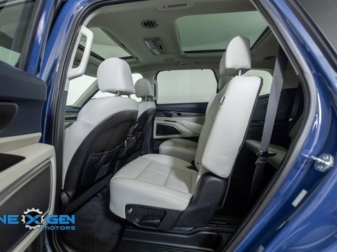 Used 2025 Kia Telluride SX w/ SX Captain's Chair Package AWD/4WD image 27