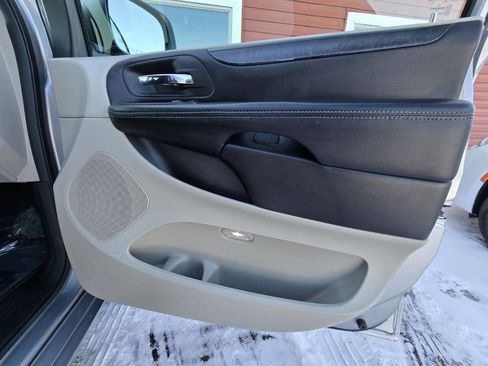 Used 2019 Dodge Grand Caravan SE image 21