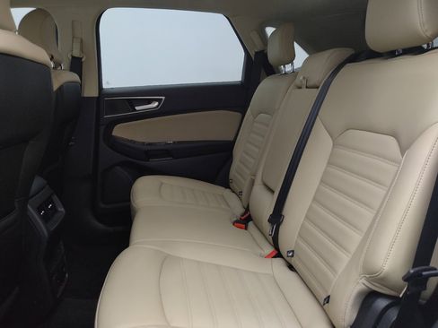Used 2019 Ford Edge SEL w/ Equipment Group 201A FWD image 18