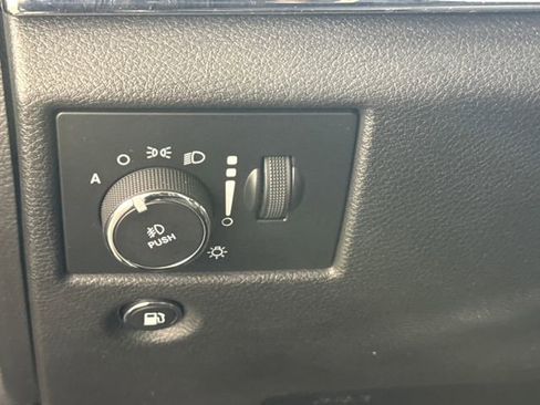 Used 2019 Jeep Grand Cherokee Limited AWD/4WD image 38