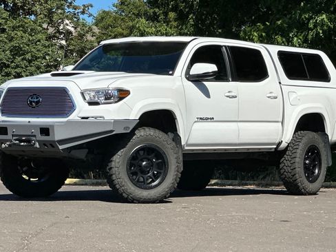 Used 2021 Toyota Tacoma TRD Sport AWD/4WD image 1