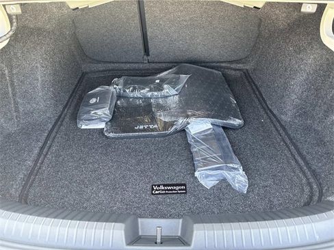 New 2025 Volkswagen Jetta SE image 6