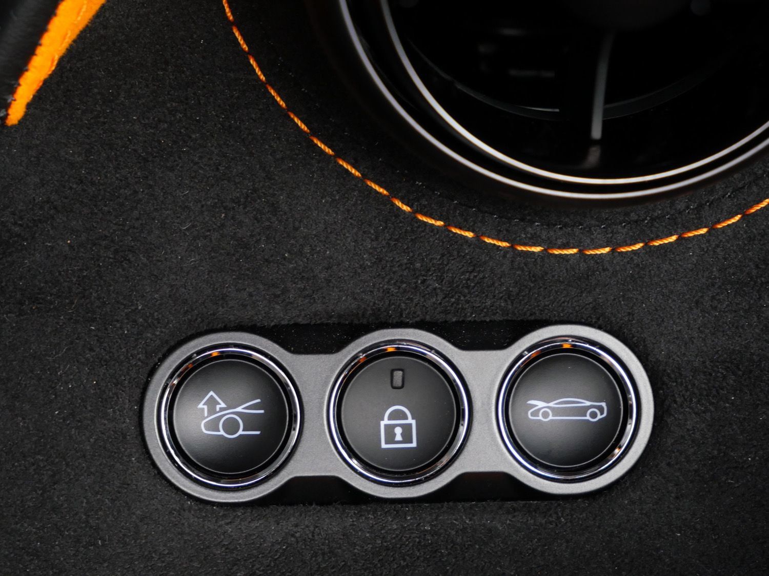 Used 2024 McLaren 750S Spider RWD image 30