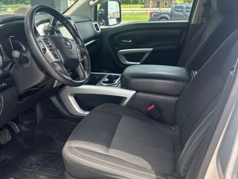 Used 2018 Nissan Titan SV w/ SV Convenience Package AWD/4WD image 5
