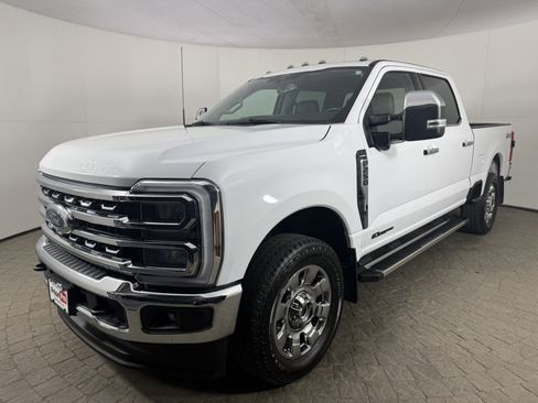 Used 2025 Ford F250 Lariat AWD/4WD image 3