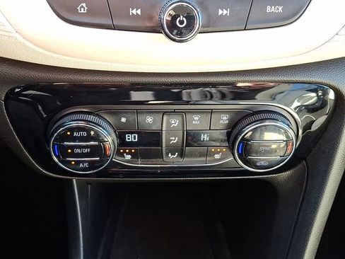 Used 2020 Buick Encore GX Essence image 18