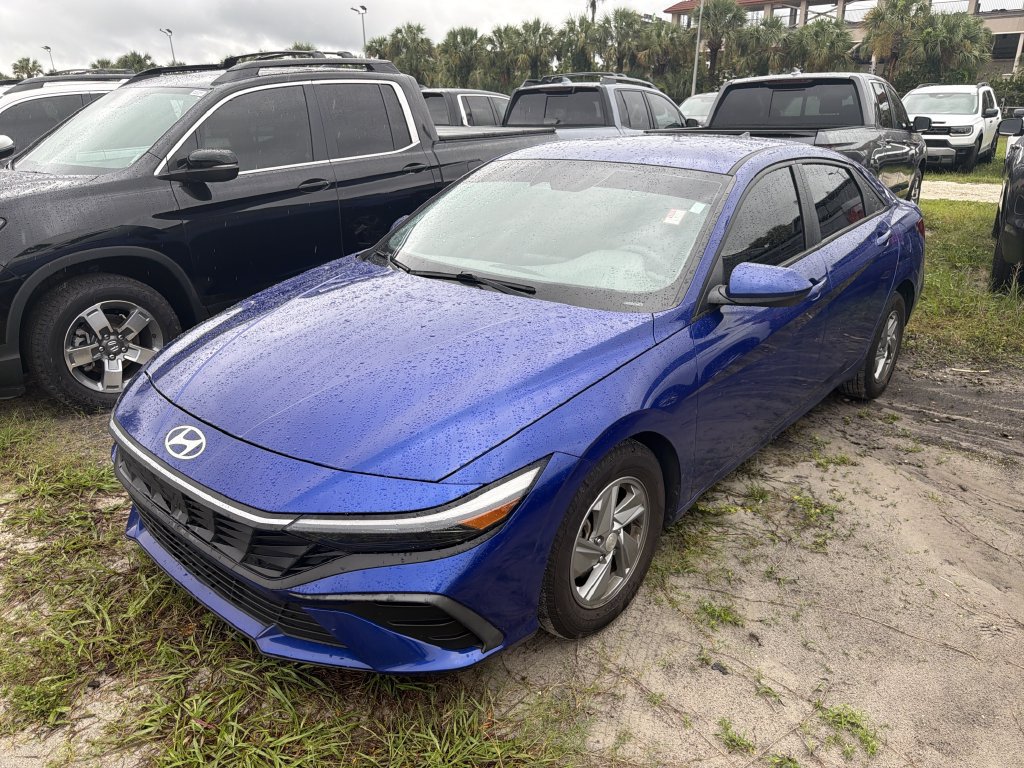 Used 2024 Hyundai Elantra SE FWD image 9