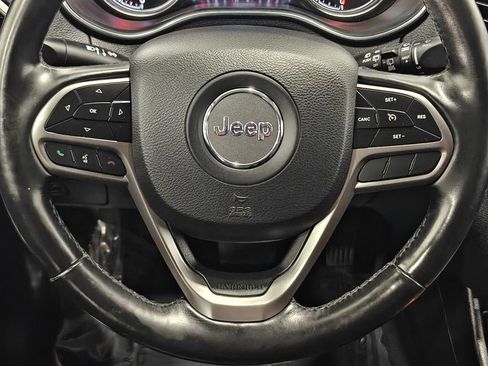 Used 2019 Jeep Cherokee Limited image 5