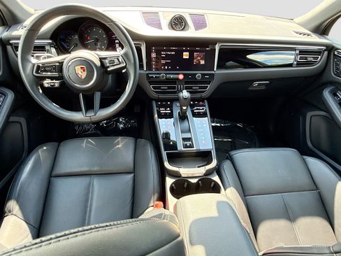 Used 2025 Porsche Macan AWD/4WD image 16
