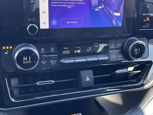 Used 2023 Toyota Highlander XLE image 18