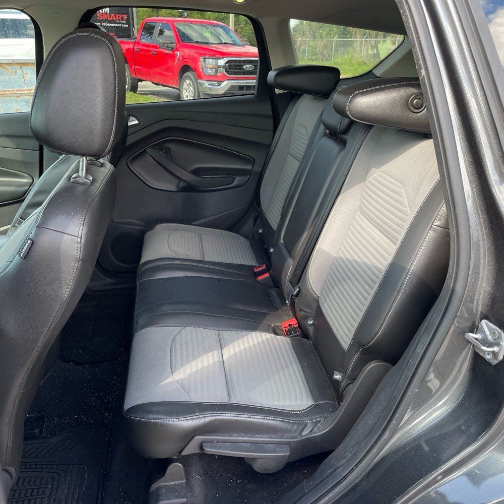 Used 2017 Ford Escape SE w/ SE Sport Appearance Package AWD/4WD image 10