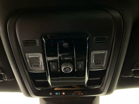 Used 2025 Cadillac Escalade Luxury image 21