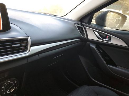 Used 2018 MAZDA MAZDA3 Sport w/ Preferred Equipment Package image 25