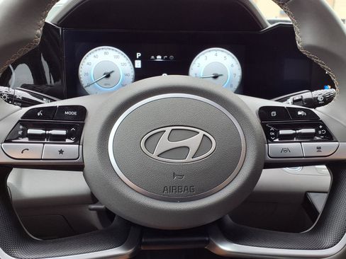 Used 2025 Hyundai Elantra SEL image 13