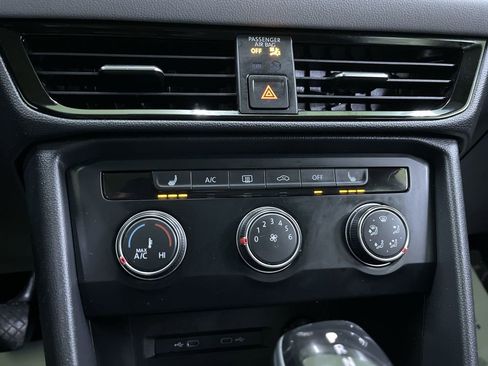 Used 2022 Volkswagen Taos SE image 23