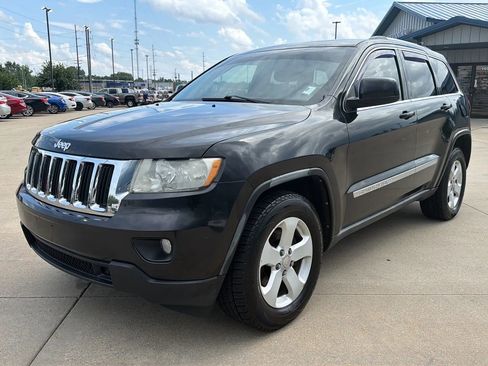 Used 2011 Jeep Grand Cherokee Laredo AWD/4WD image 3