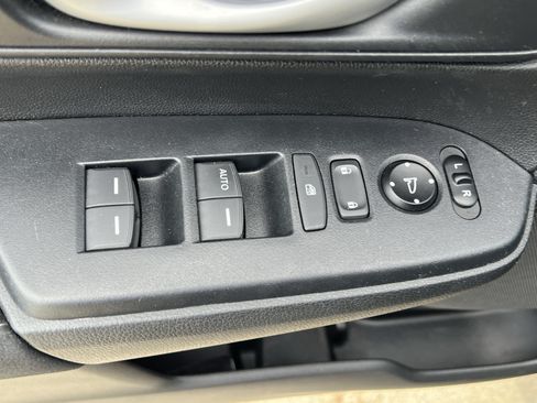 Used 2017 Honda CR-V LX image 15