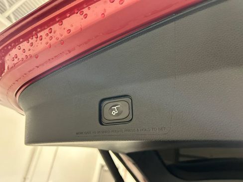 Used 2018 Ford Explorer XLT w/ Equipment Group 202A AWD/4WD image 35
