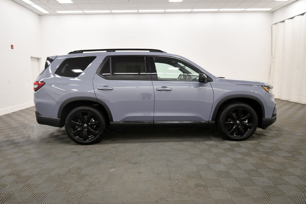 Certified 2025 Honda Pilot Black Edition image 9