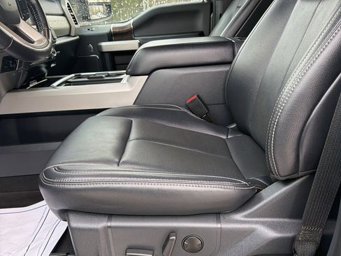 Certified 2022 Ford F250 Lariat w/ Black Appearance Package image 19