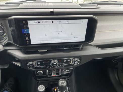 Used 2024 Jeep Wrangler Unlimited w/ Convenience Group image 18