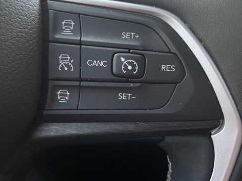 Used 2023 Jeep Grand Cherokee L Limited image 14