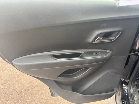 Used 2019 Chevrolet Trax LS FWD image 18