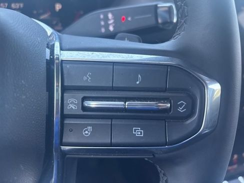 Used 2025 GMC Yukon Denali AWD/4WD image 11