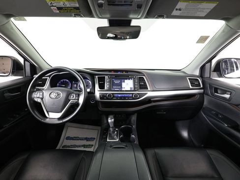 Used 2019 Toyota Highlander XLE w/ Carpet Mat Package (TMS) AWD/4WD image 30