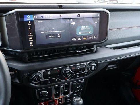 Used 2025 Jeep Wrangler Unlimited Rubicon image 29