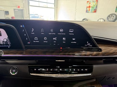 Used 2023 Cadillac Escalade Sport Platinum w/ LPO, ONYX Package AWD/4WD image 24