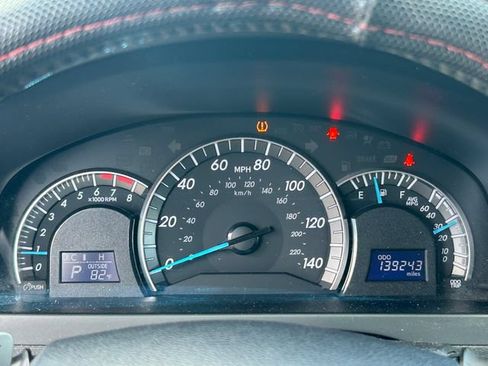 Used 2014 Toyota Camry SE FWD image 18