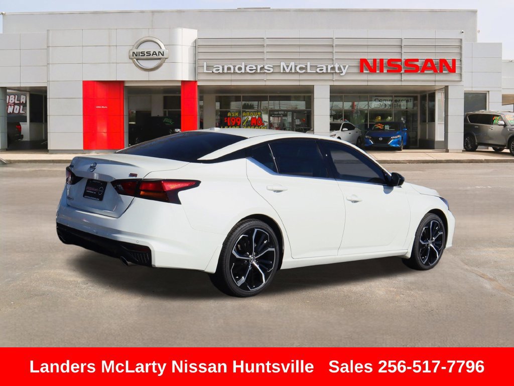 Used 2025 Nissan Altima 2.5 SR w/ SR Premium Package FWD image 3
