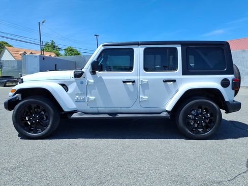 Used 2023 Jeep Wrangler Unlimited Sahara w/ Cold Weather Group AWD/4WD image 3
