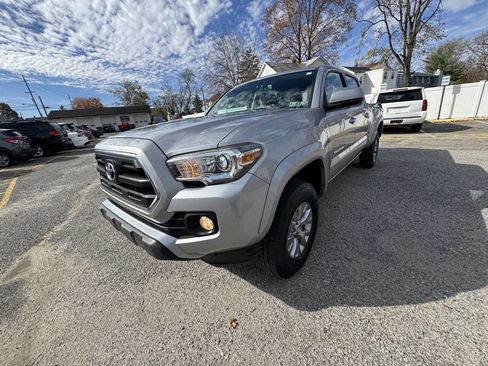 Used 2016 Toyota Tacoma SR5 w/ SR5 Appearance Package (SN) image 26