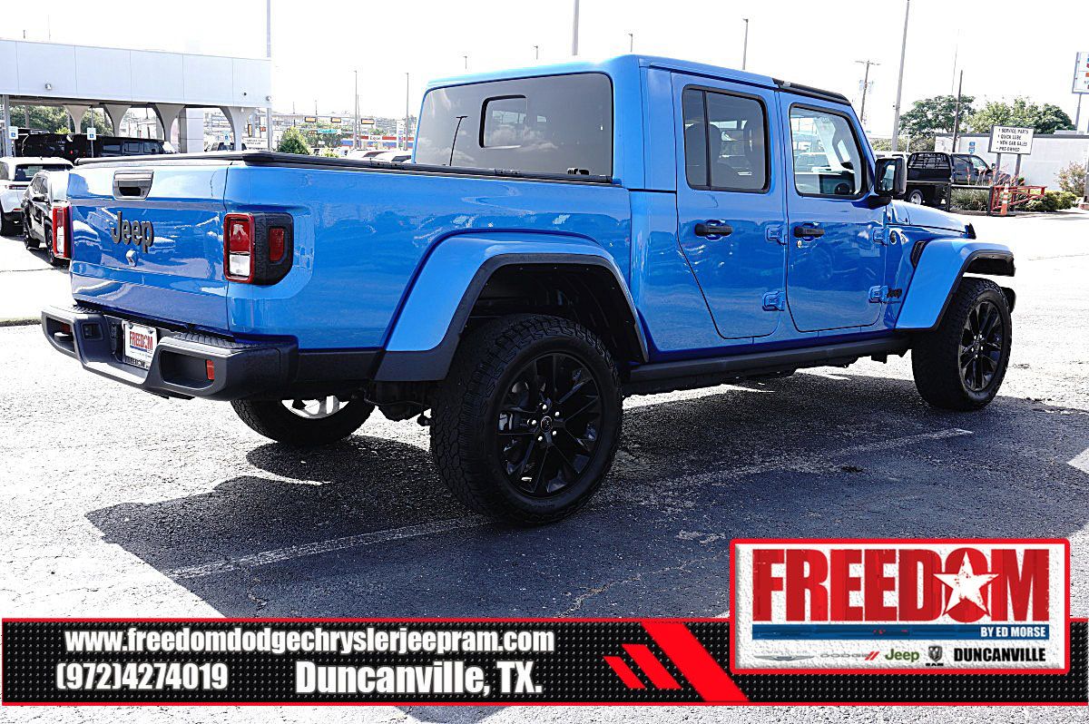 Used 2025 Jeep Gladiator Sport AWD/4WD image 5