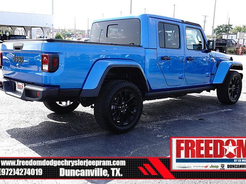 Used 2025 Jeep Gladiator Sport AWD/4WD image 5